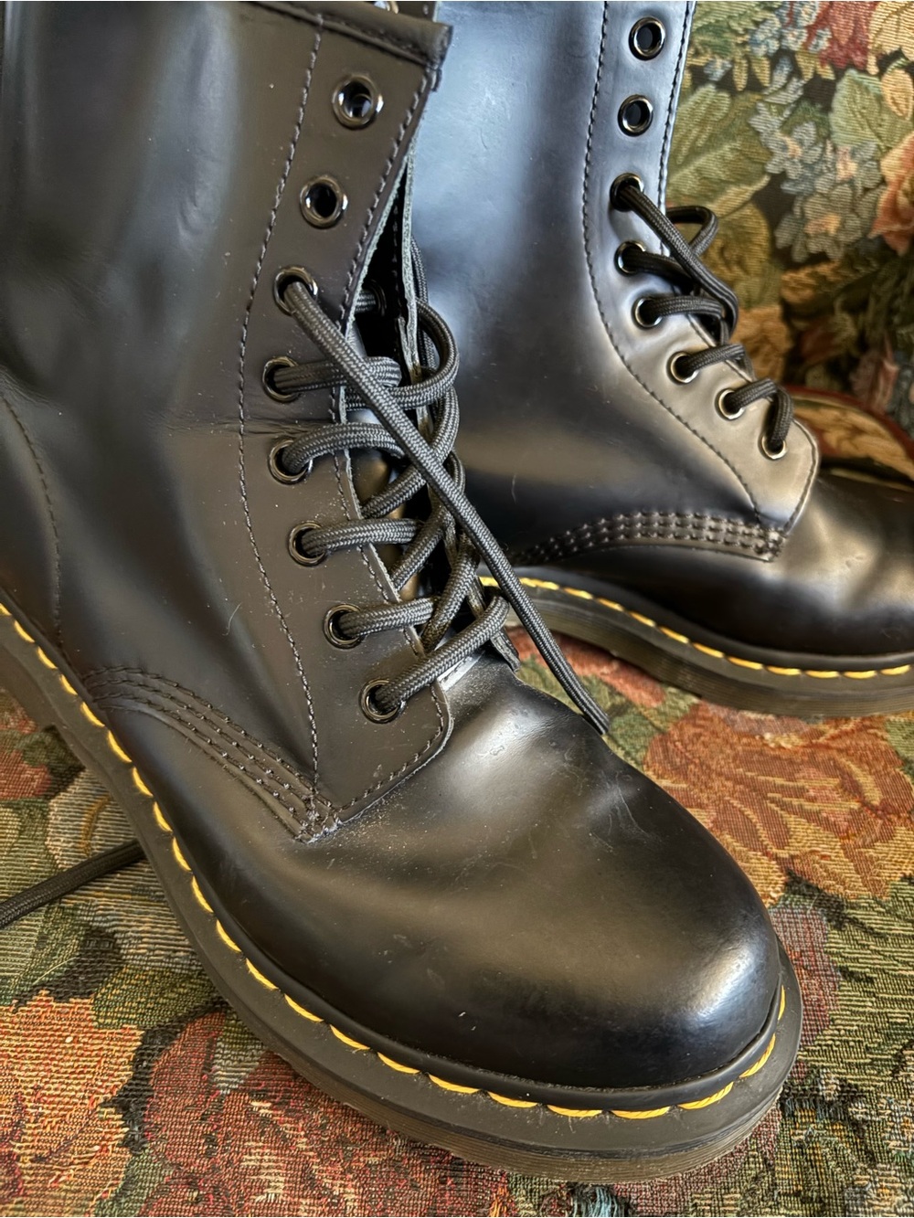 Woman’s dr Martens size 8 Black